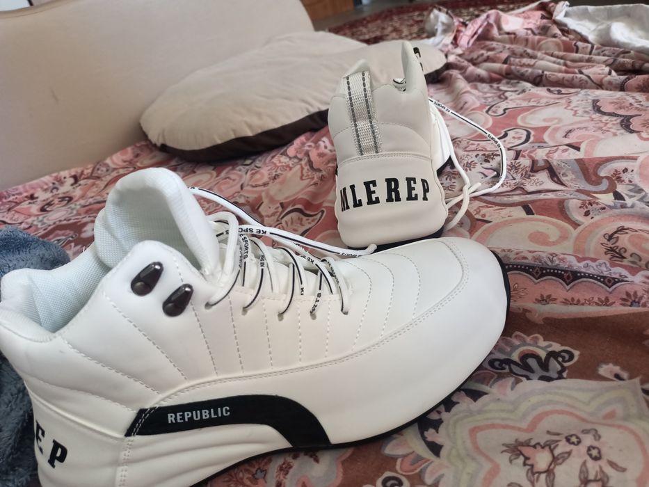 Продам качественные Кроссовки