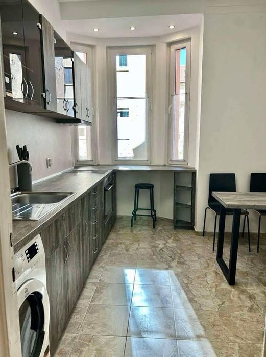 Дава се под наем Двустаен апартамент в София, Център - 80 кв.м за 847.62 € - Снимка #3