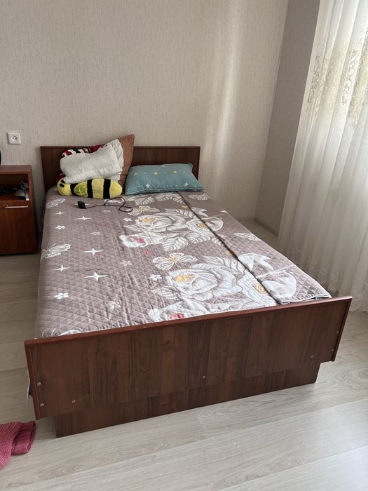 Продам двухспальную кровать 200х120 с матрасом