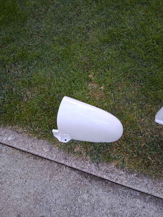 Мивка и ботуш към нея Видима