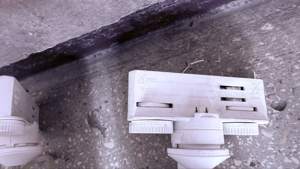 Peoiectoare/spoturi magazin