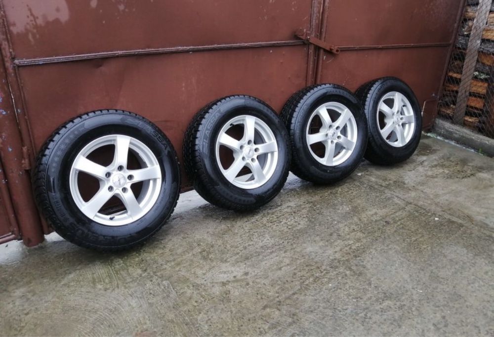 Jante aluminiu cu cauciucuri de iarna R16