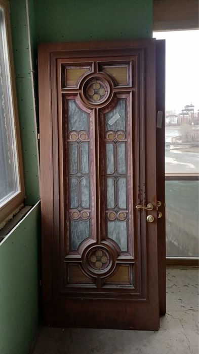 Продам двери из натурального дерева