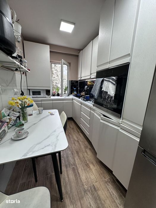 Apartament cu 4 camere, renovat complet