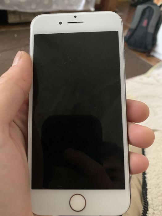 Продам айфон 8 на запчасти