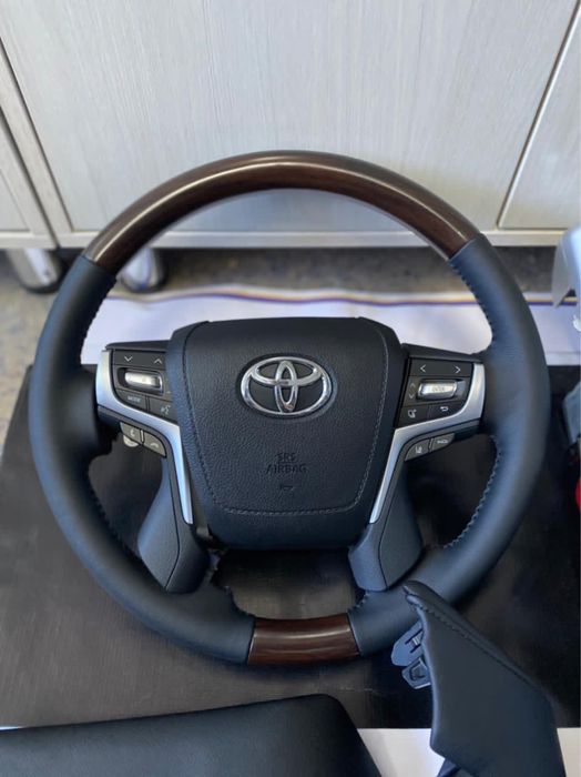Салон Toyota Land Cruiser 200