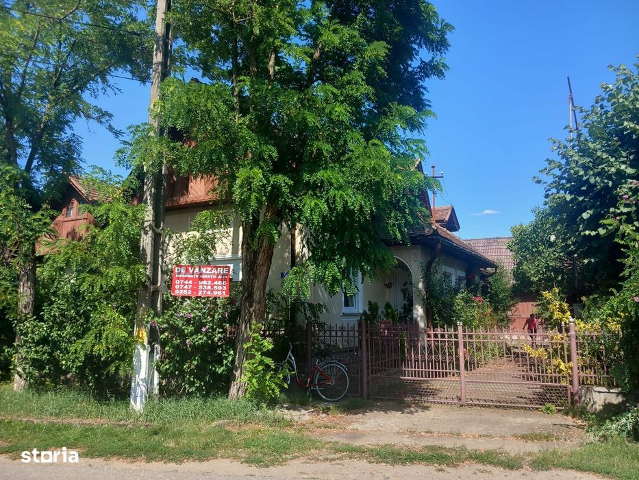 Casa cu 4 camere, in centrul localitatii Coltau!