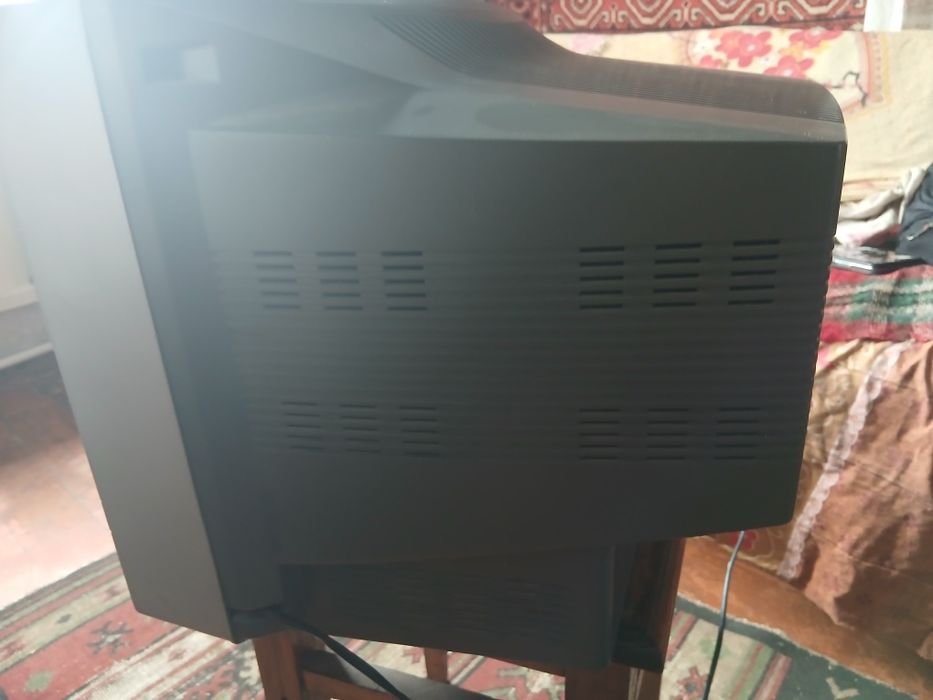 Продаётся телевизор HISENSE 37 диагональ