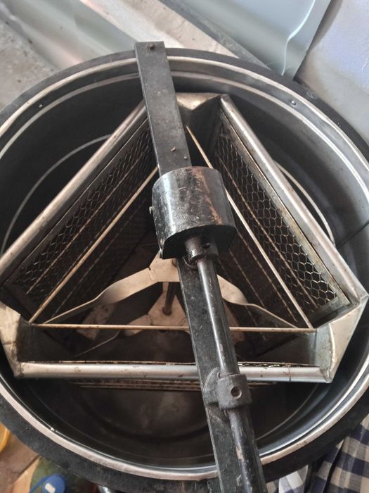 Центрофуга за мед