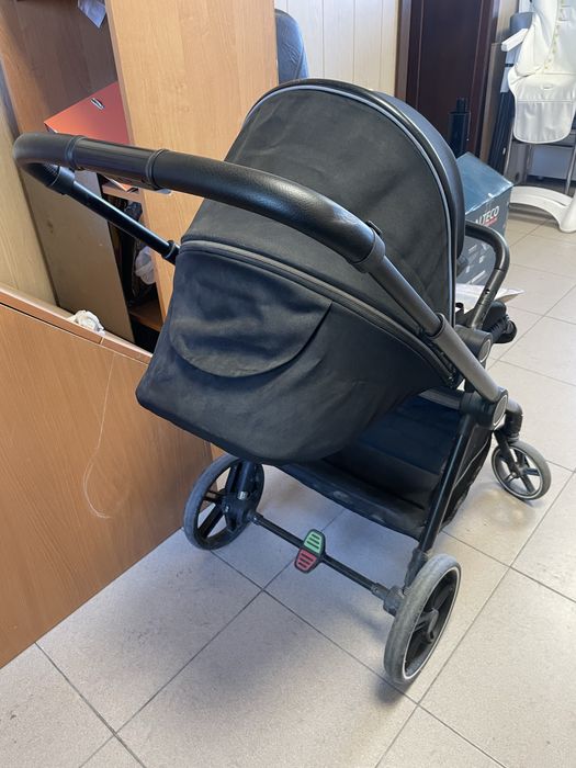 Детская прогулочная коляска