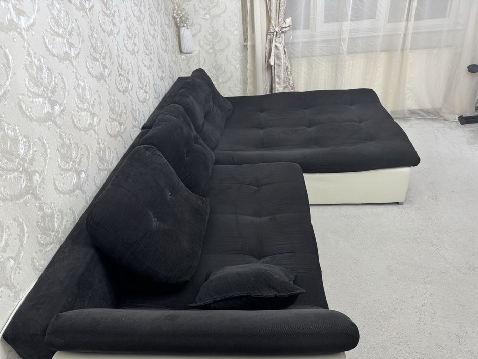 Canapea de tip coltar