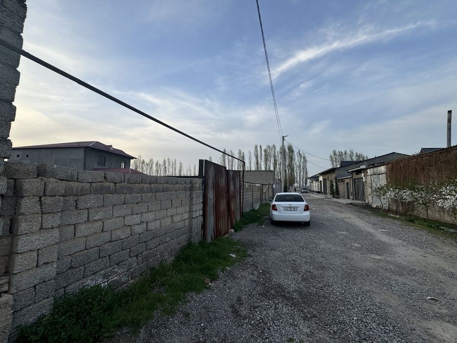 O’ZIMNIKI  Uchqahramon postdan otkanda 12 sotix yer sotiladi