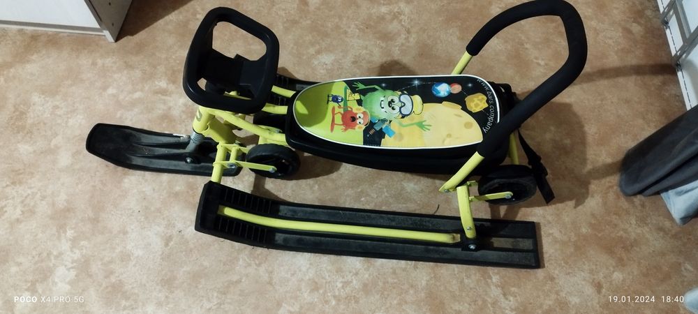 Продам       снегокат.