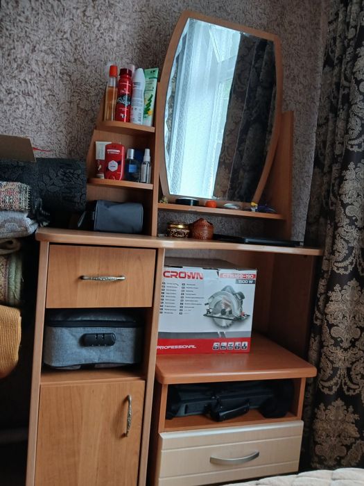 Продам туалетный столик