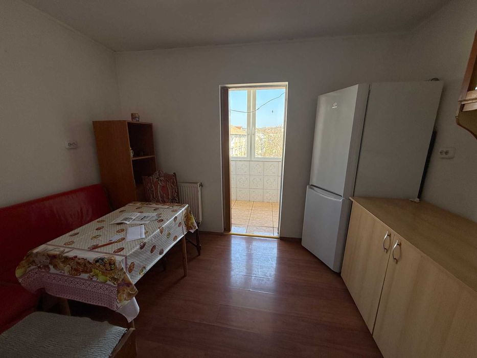 Proprietar vând apartament 3 camere, vizavi de Parcul Olosig