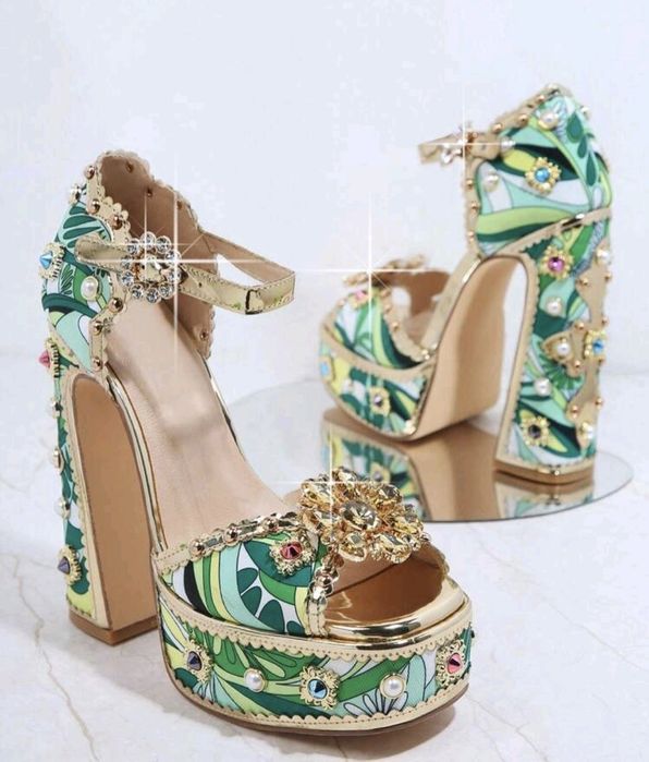 Sandale noi , mărimea 37