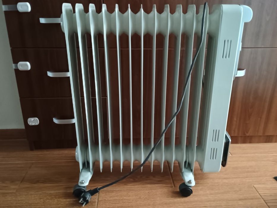 Vând calorifer electric