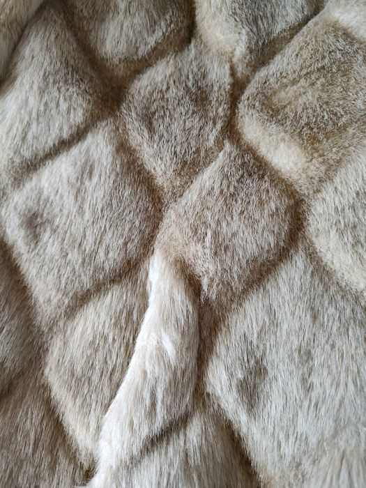 Haină elegantă din blană eco