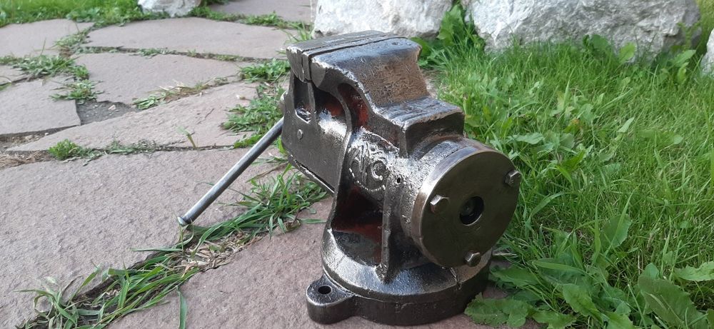 Тиски  СССР продам