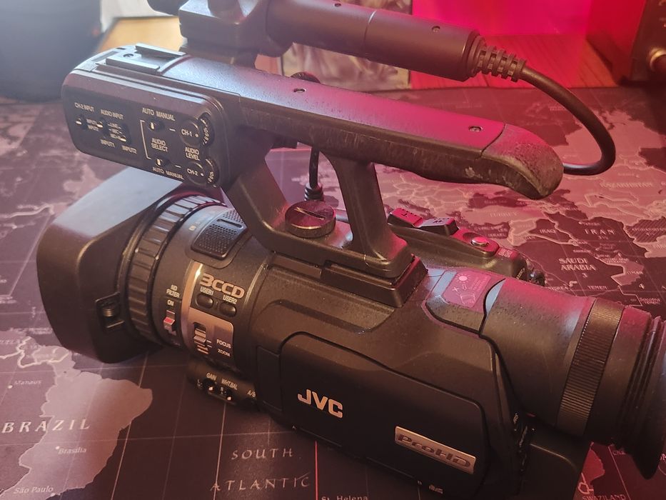 Camera video profesionala JVC gy hm100e