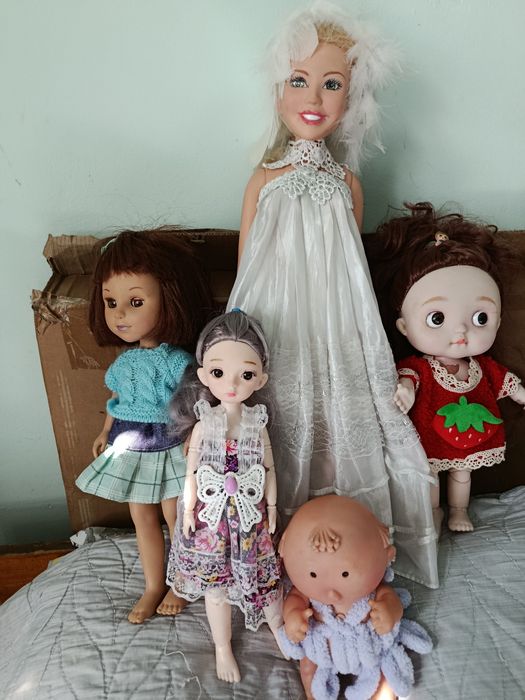 Продаю куклы пять штук