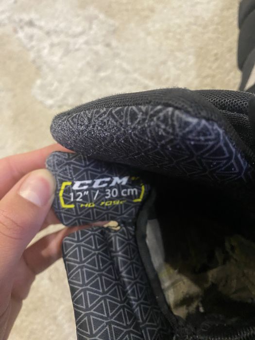 продам хоккейные краги ссм