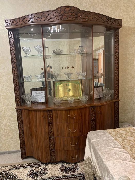 Комод с горкой с отличном состоянии