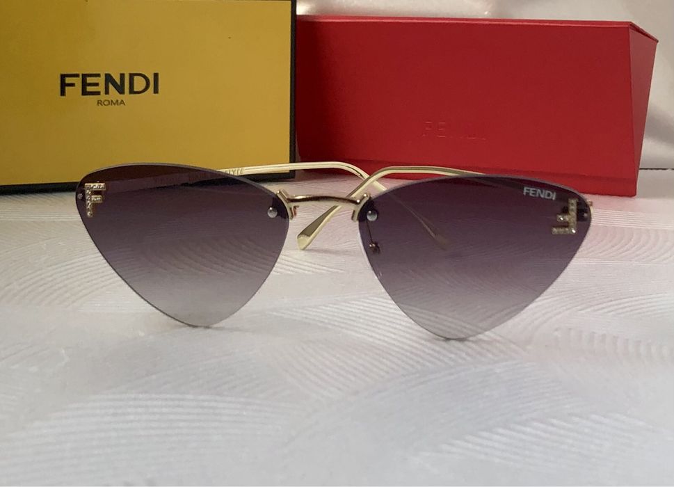 Дамски слънчеви очила триъгълни 3 цвята черни кафяви сини