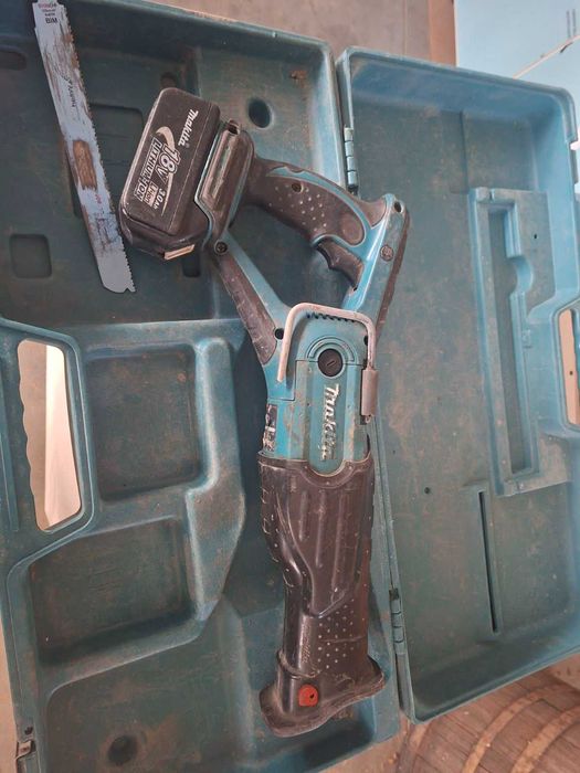 Саблен трион Makita 18 v