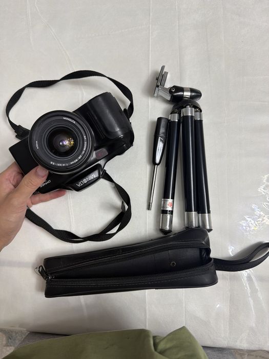 Samsung Minolta Dynax 7xi + 28–105