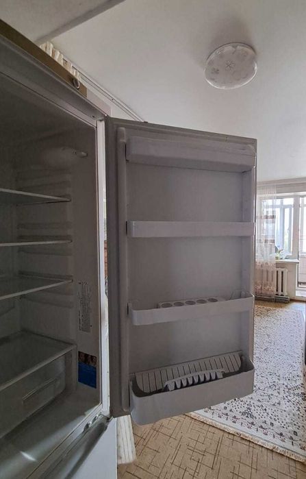 Холодильник Indesit (нерабочий)