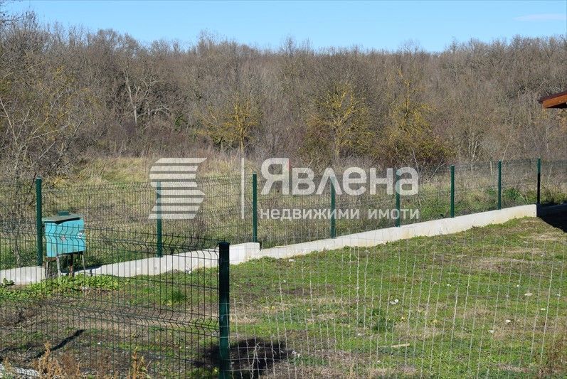 Агенция Явлена продава готова, едноетажна къща с п