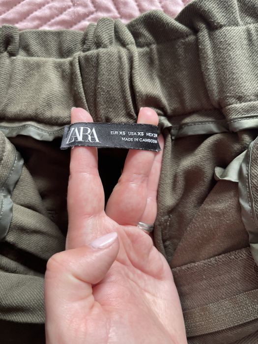 Vând pantaloni zara