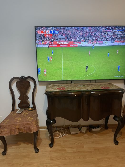 Set mobilier living clasic din lemn – vitrină, comodă, bufet, masă + 6 scaune