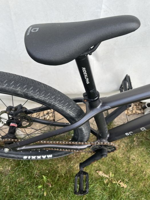 Bicicleta Dirt Jumper Commencal 2023 Marimea M