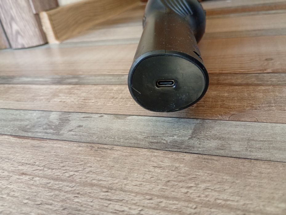 Aspirator cu acumulator/ auto-casă/70lei