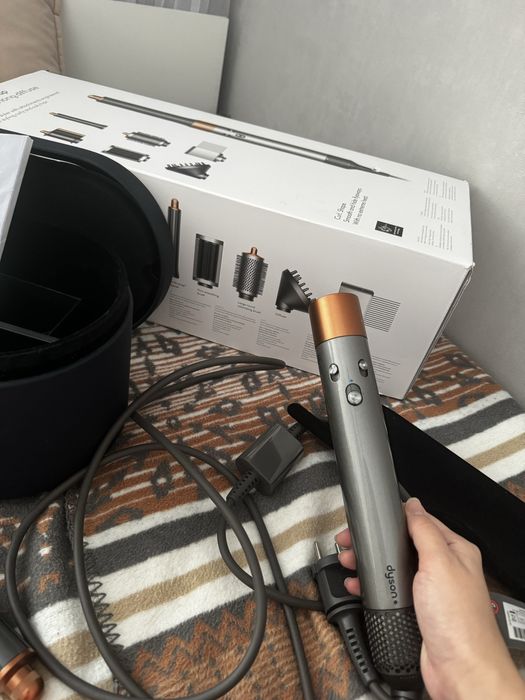 Продам дайсон оригинал