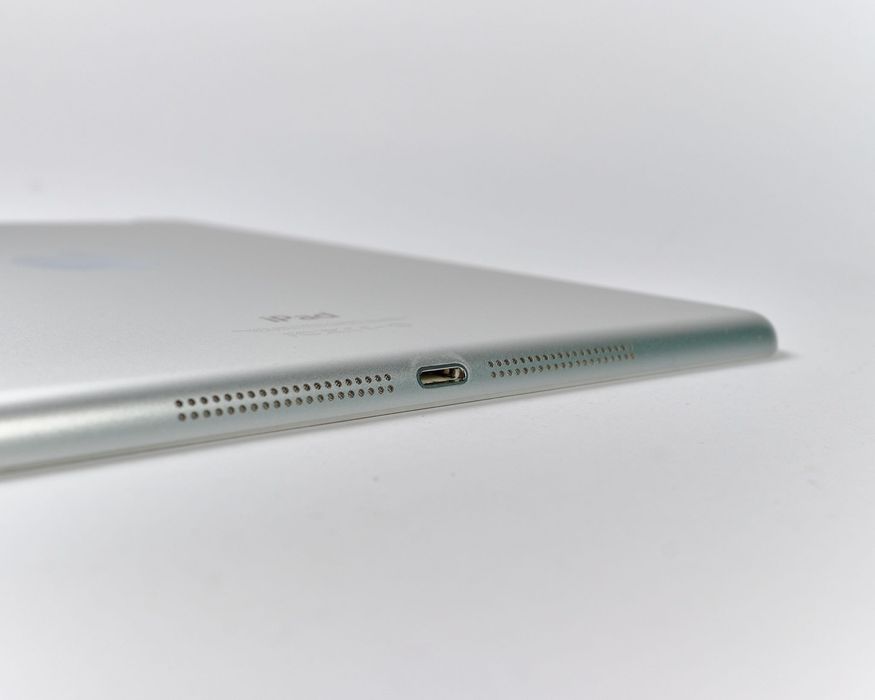 iPad Air 2 9.7” – 64GB / Wi-Fi + Cellular / Silver много запазен
