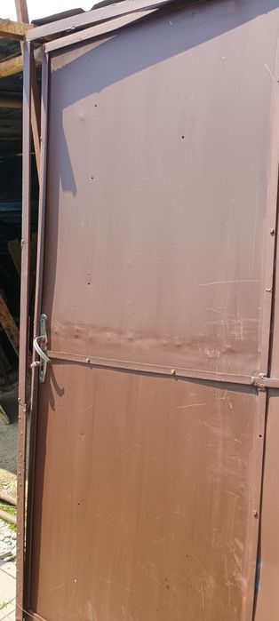 2 бр. метални врати с каса