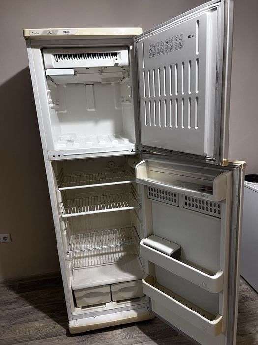 Продам Холодильник Stinol