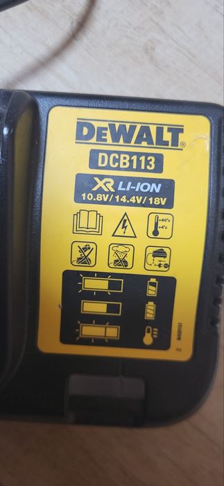 DeWalLT зарядно ново