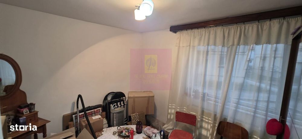Apartament cu 3 camere de vanzare in Campina