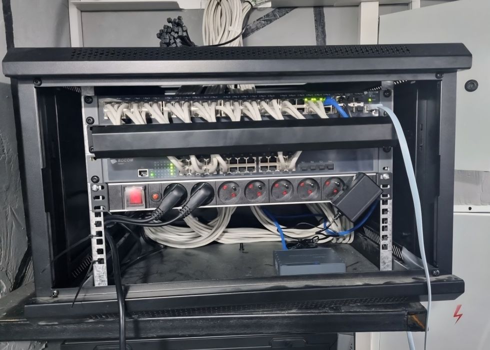 Обслуживание компьютеров игровых клубов, офиса и для дома.