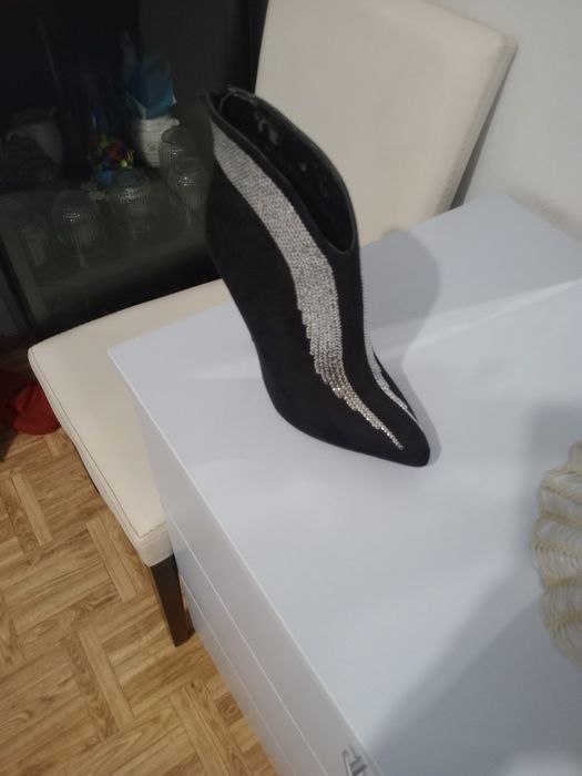 Дамски боти и ботуши