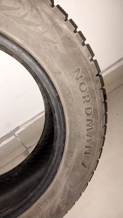 Зимние шины с шипами б/у