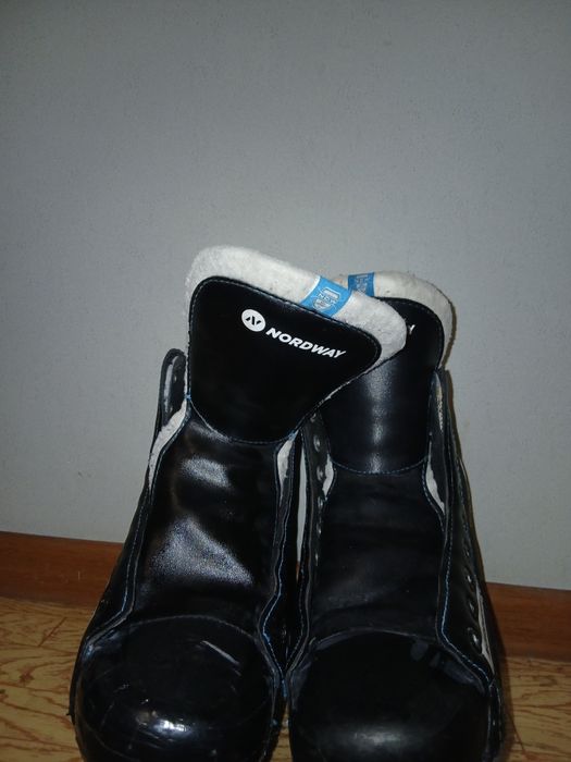 продам коньки 40р,отличное состояние