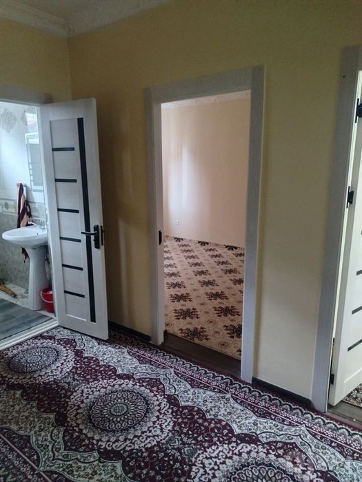 Qorasuvda karzinkani oldida 
Korzinka oldida
 1 qavatida
 2xonali  kva