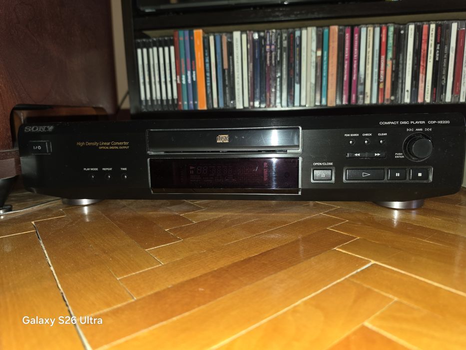 Cd player Sony model XE 200