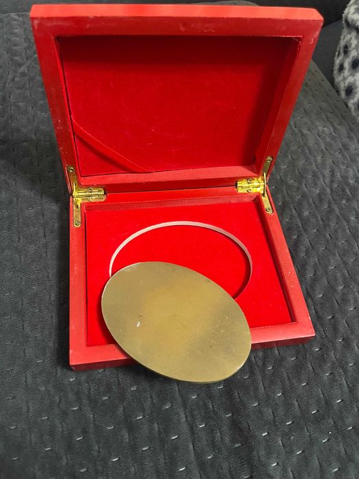 Vand medalie cu titlul:630 ani de atestare documentara.