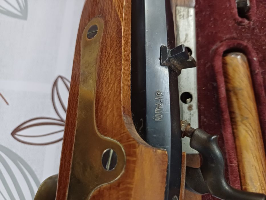 Чифт капсулни пистолети